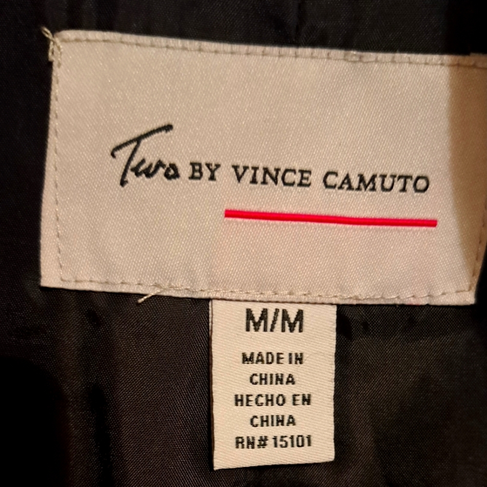 Amazing condition. Black coat. A- line walker coat Vince Camuto brand sz MEDIUM